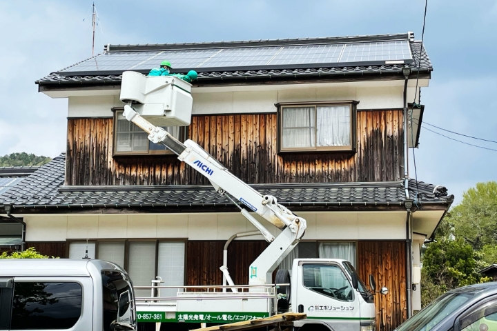 高所作業車を使った目視点検